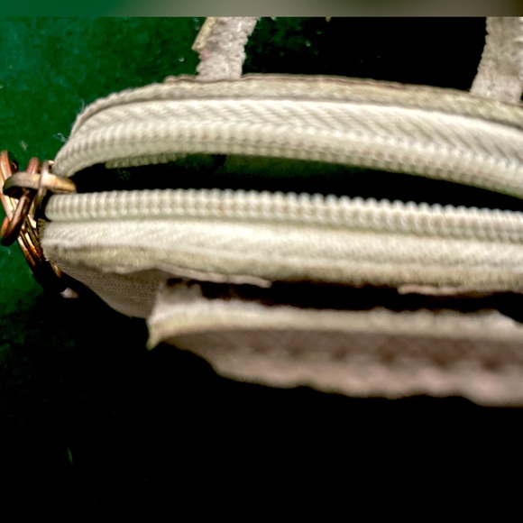 Literally little cute key bag / purse it great for kids - Picture 3 of 3